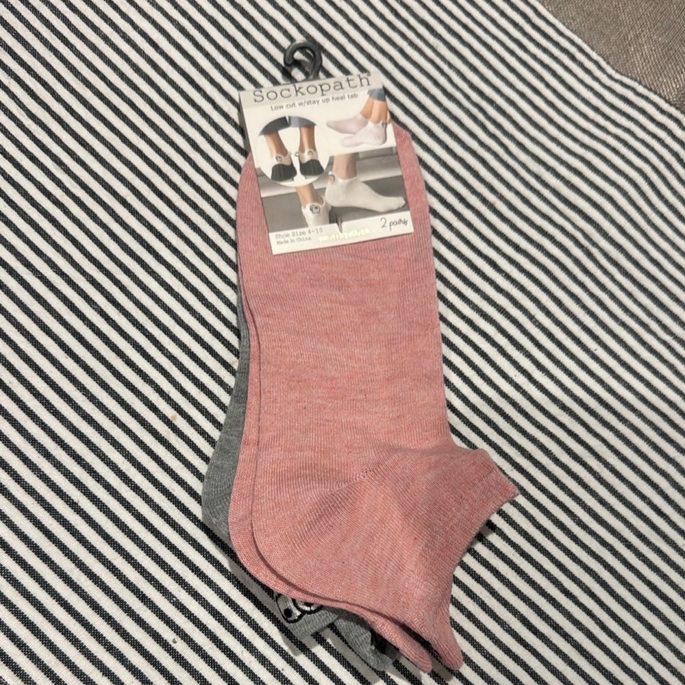 New women’s Sockopath 2pk Low Cut Socks w/expressions stay up heel tabs